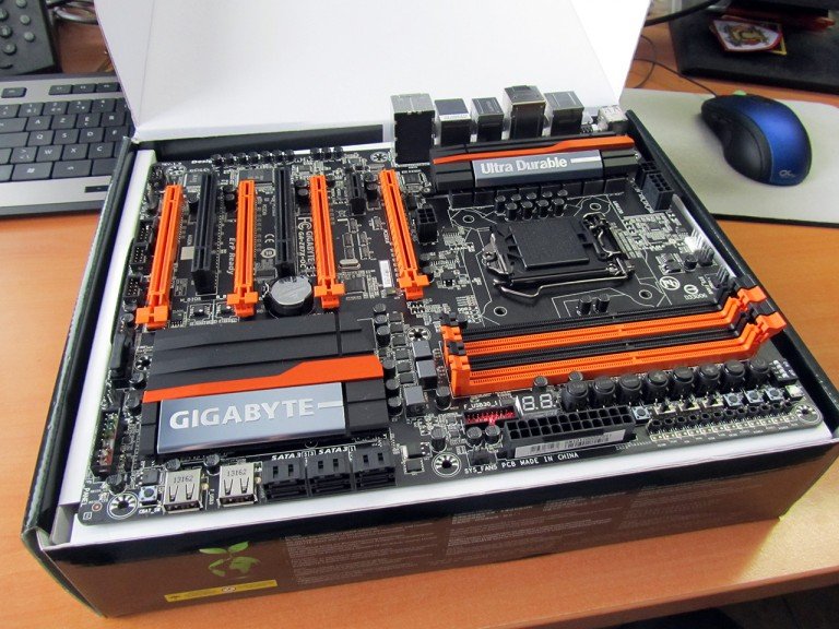 Gigabyte Z87X-OC dans sa boite