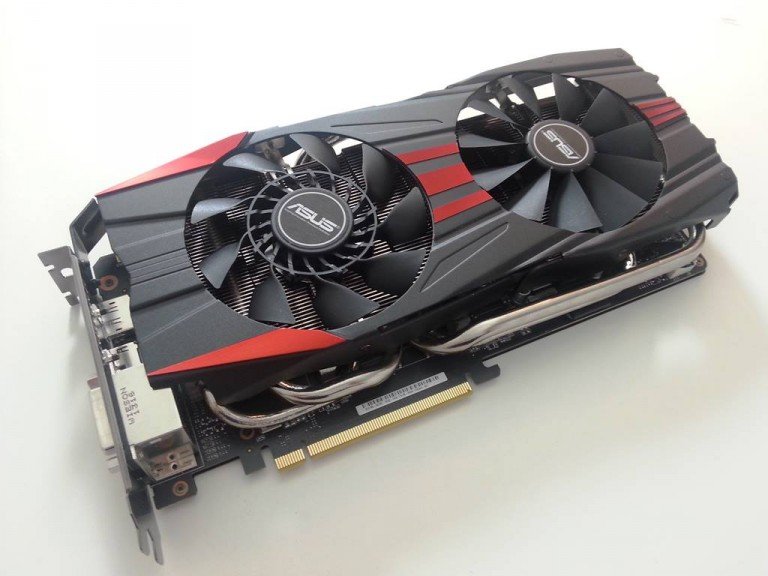 Nouveau DCUII pour ASUS