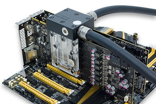 Le plein de waterblock carte mère et GPU chez EK