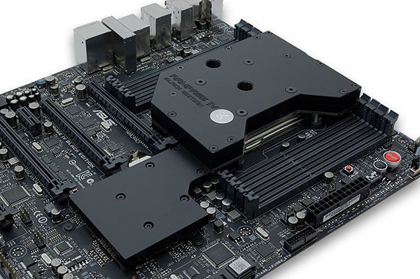 Un waterblock monobloc pour la Rampage IV Black Edition