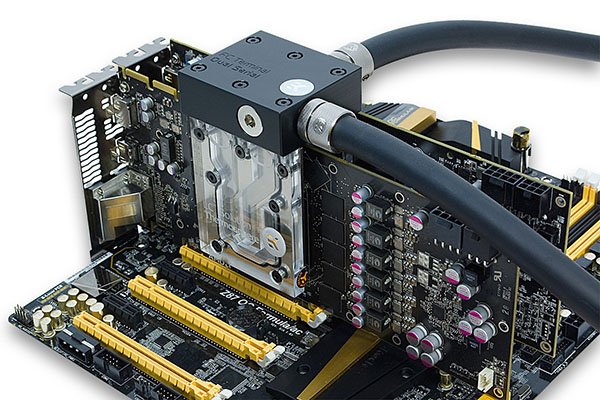 Un waterblock GPU universel chez EK
