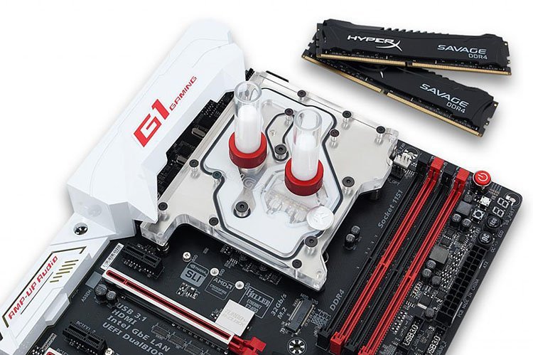 EK passe les cartes mères Gigabyte sous eau !