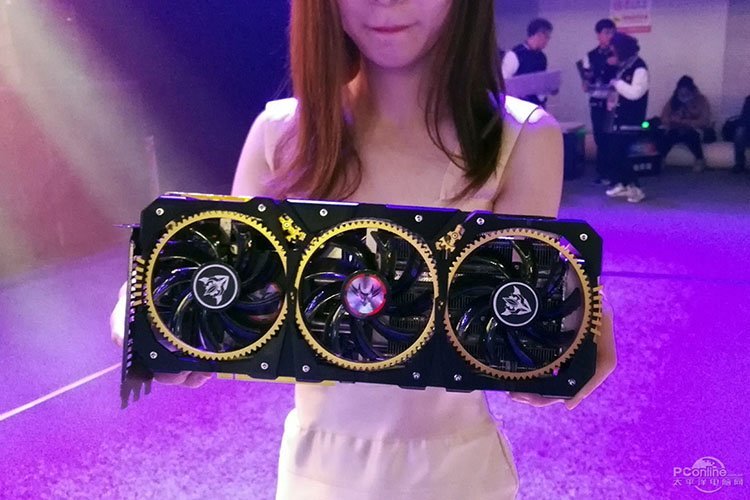 Colorful iGame GTX 1080 Kudan : une carte monstrueuse de 4 slots !