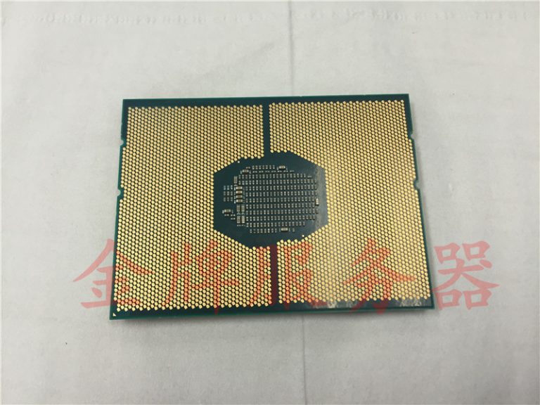 Premières photos du CPU monumental d&rsquo;Intel en LGA-3647 !