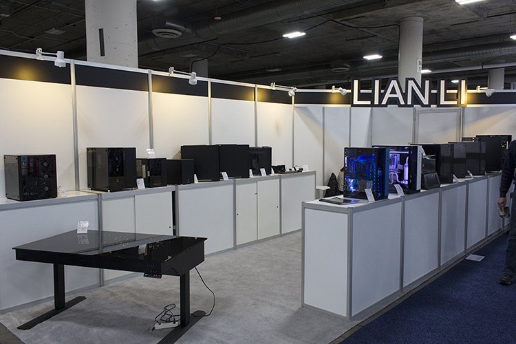 CES 2017 : Un nouveau desk et une table de bench chez Lian Li