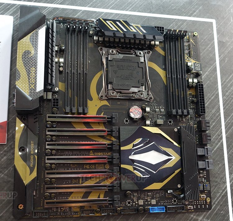 Computex 2017 : Biostar Racing X299GT9, une carte hors norme !