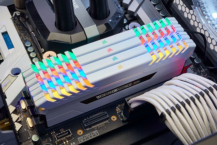 Corsair : La Vengeance RGB se décline maintenant en blanc !