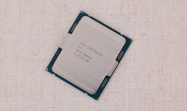 Core i3 7360X : Un dual core sur socket LGA-2066 ?!