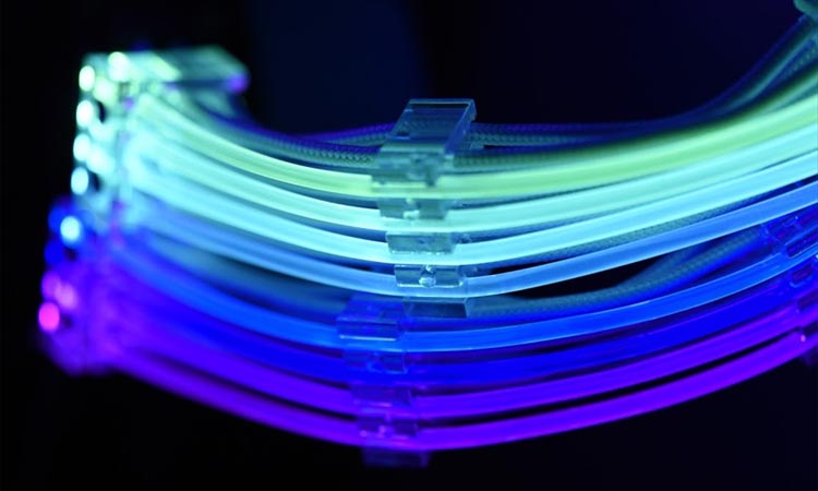 Strimer : les câbles RGB de Lian Li se déclinent maintenant en PCIe 8 !
