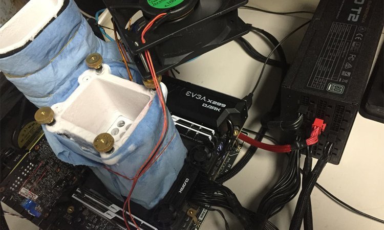 La RTX 2080 Ti flashée à 2.4 GHz entre les mains de KingPin !