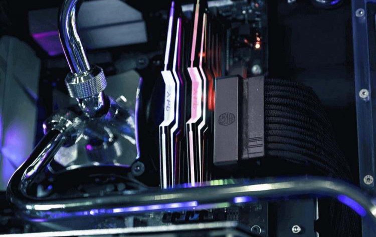 ATX 24 PIN 90° : un adaptateur 90° pour nos cartes chez Cooler Master !