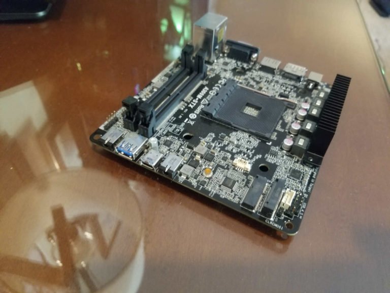 CES 2019 : ASRock présente sa mini A300-STX AM4