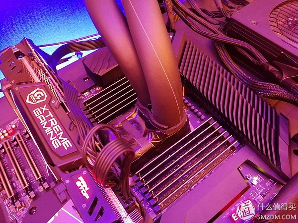 Nouveau monstre chez Gigabyte, la C621 AORUS Xtreme
