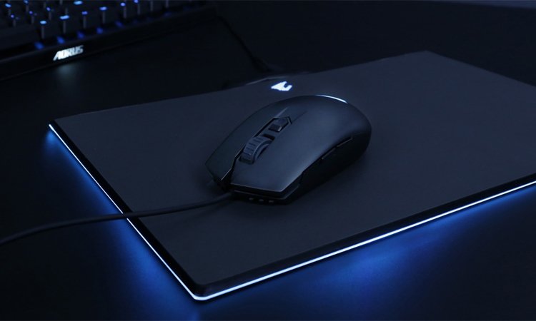 Aorus M2 : une petite souris toute simple chez Gigabyte