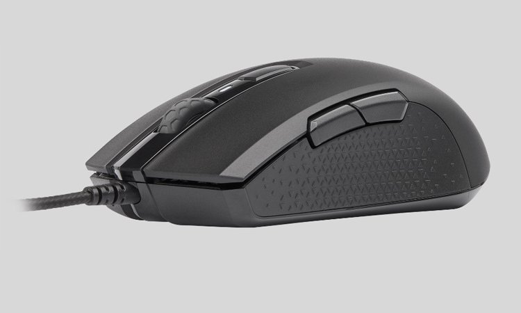 M55 RGB Pro : Une souris ambidextre signée Corsair !