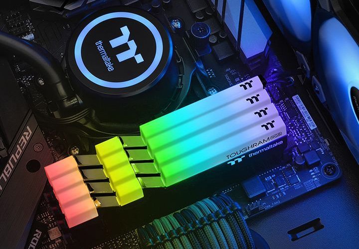 Kit Thermaltake Toughram RGB 4600 MHz CL19