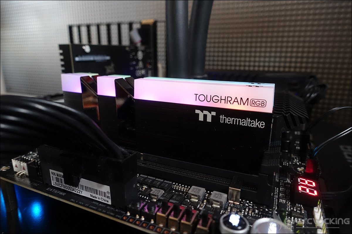 Thermaltake Toughram RGB 4600 CL19