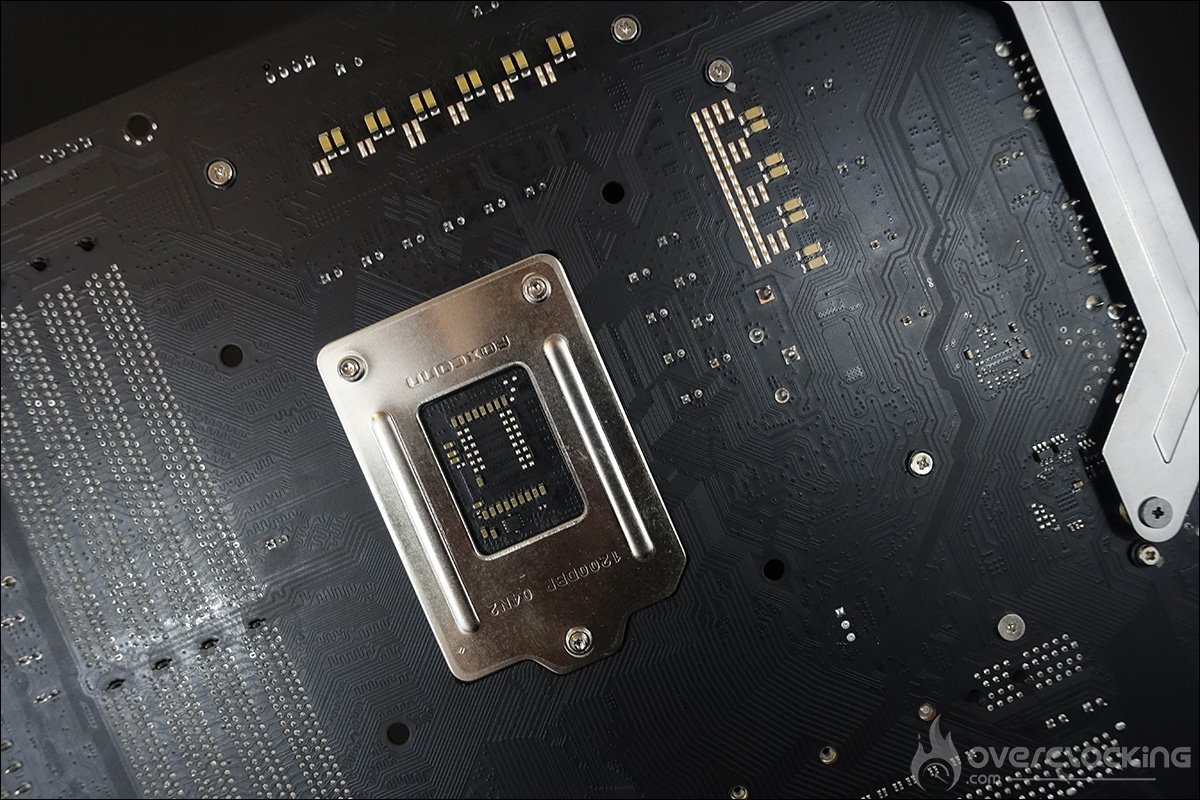 La carte mère N7 490 de NZXT