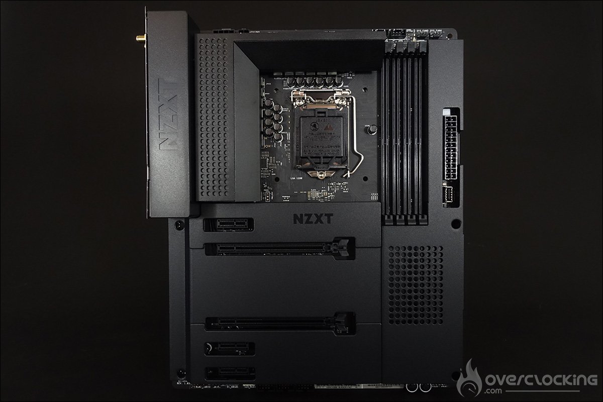 La carte mère N7 490 de NZXT
