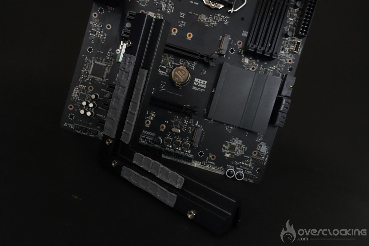La carte mère N7 490 de NZXT