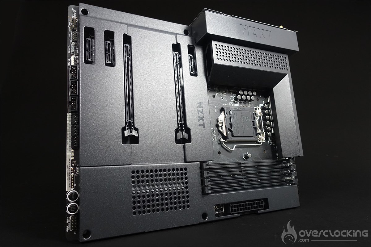 La carte mère N7 490 de NZXT