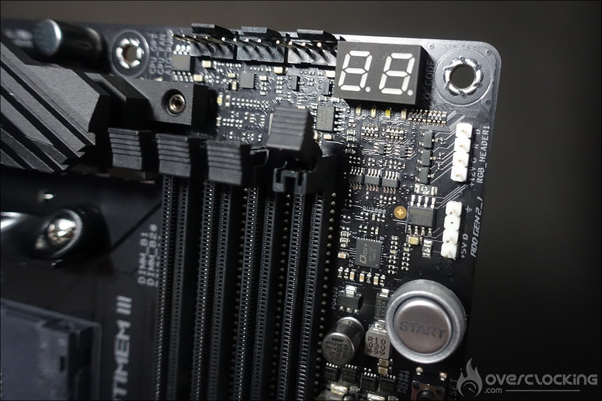 Outils sur le PCB de l'Asus Crosshair VIII Dark Hero