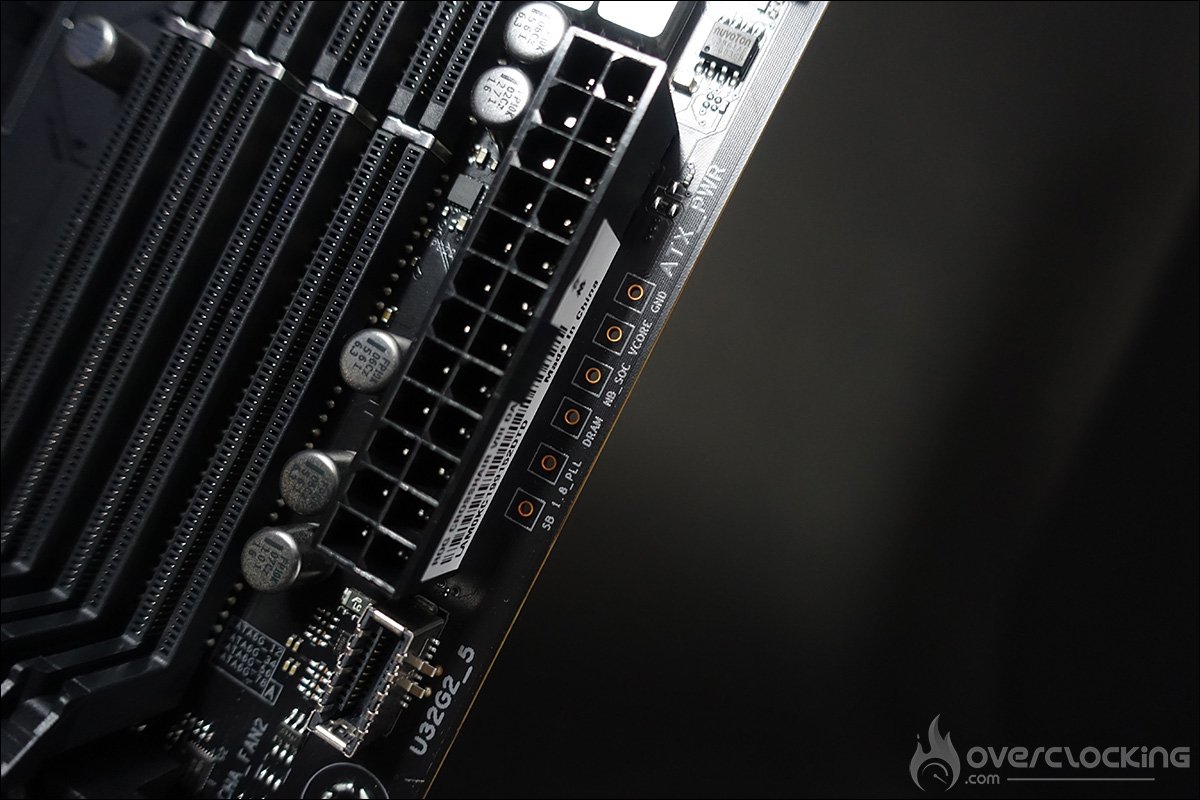 Outils sur le PCB de l'Asus Crosshair VIII Dark Hero