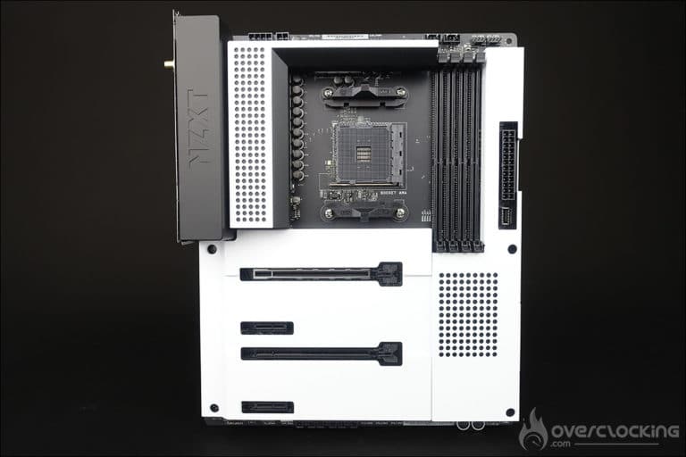 La carte mère N7 B550 de NZXT