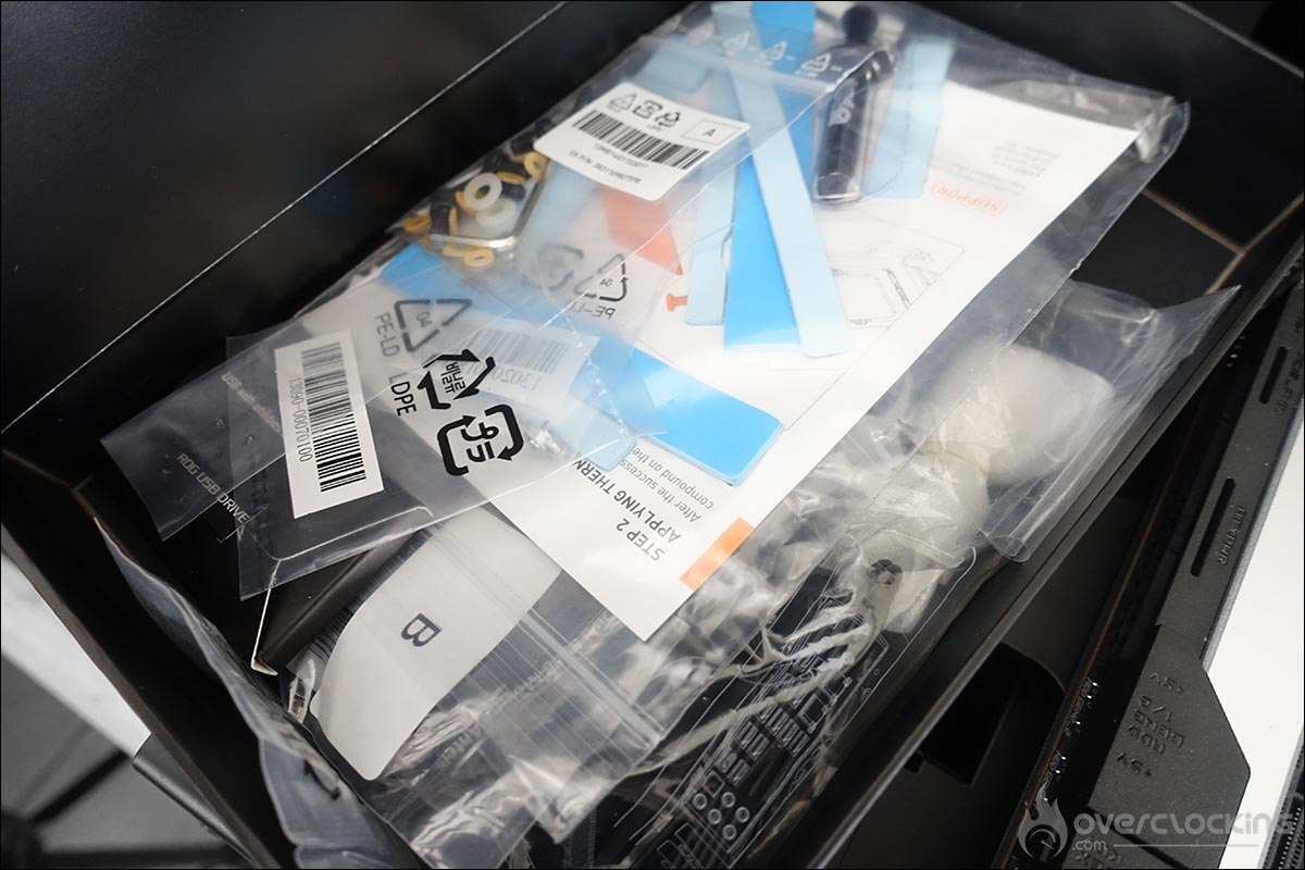 Installation ROG Maximus XIII Extreme Glacial