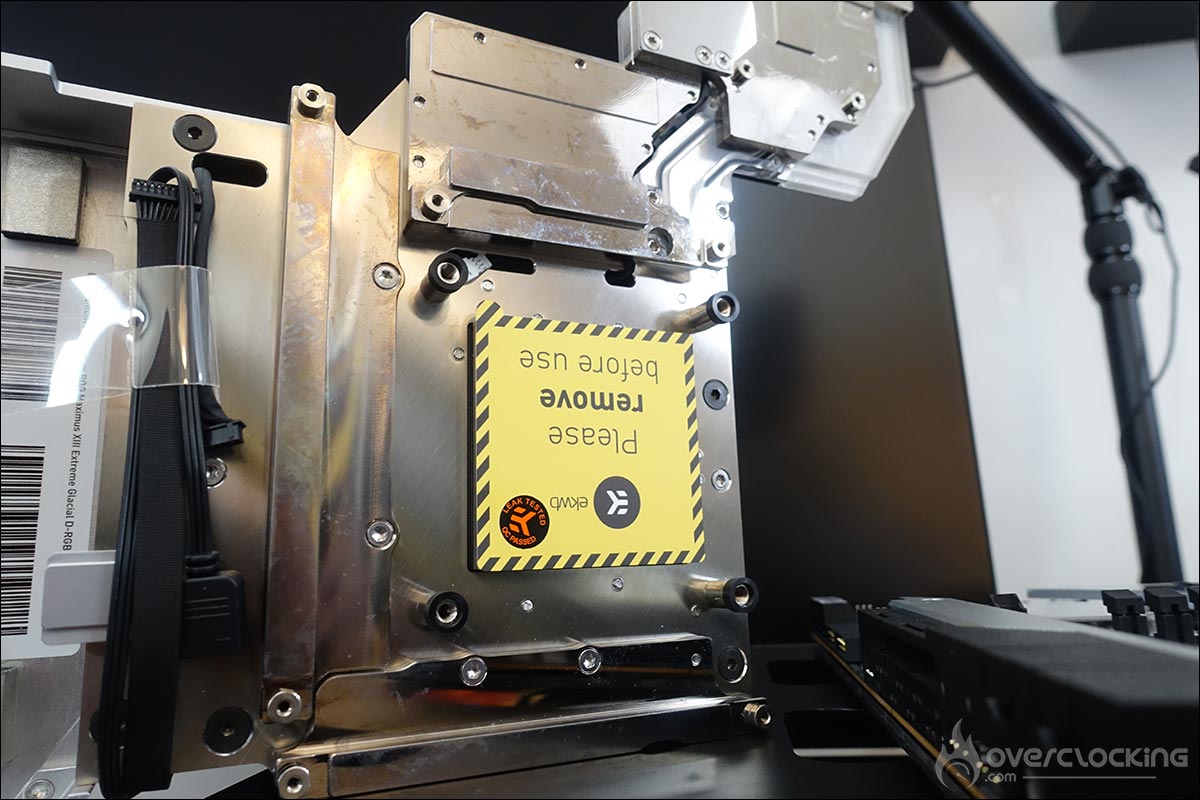 Installation ROG Maximus XIII Extreme Glacial