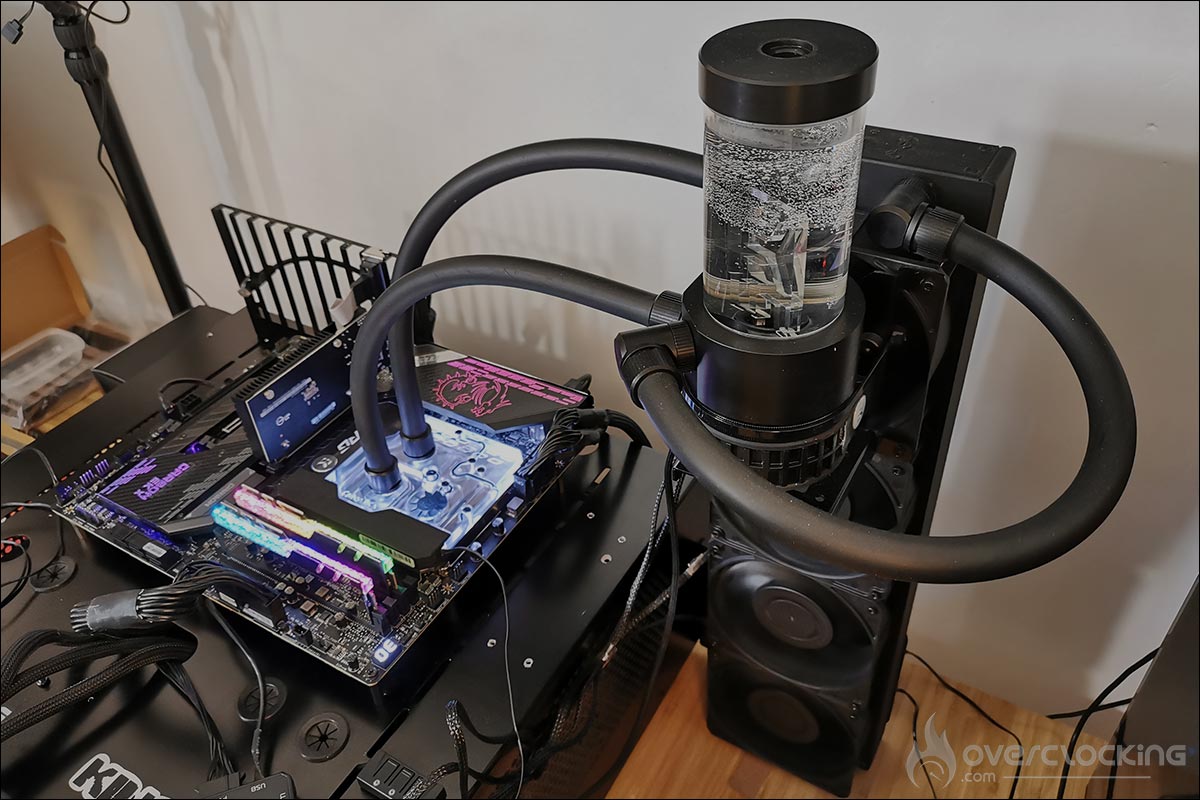 La carte mère MSI MEG Z590 Carbon EK X