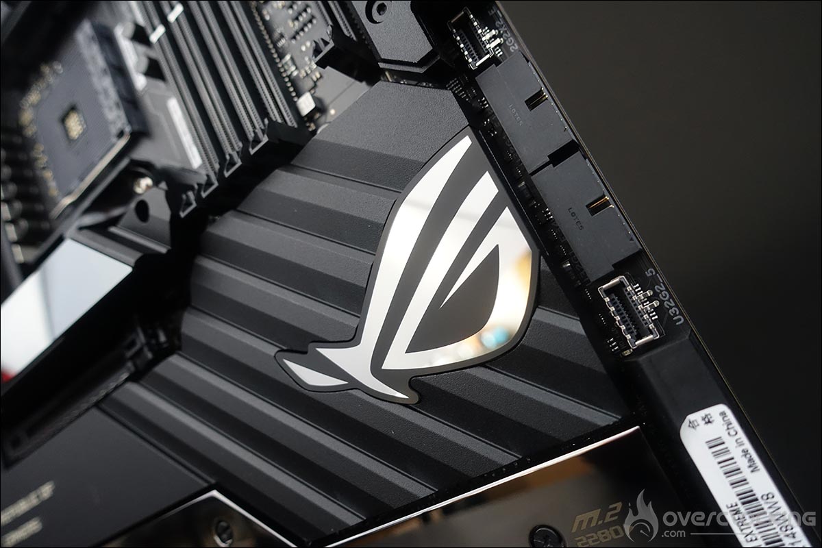La carte mère Asus ROG Crosshair VIII Extreme