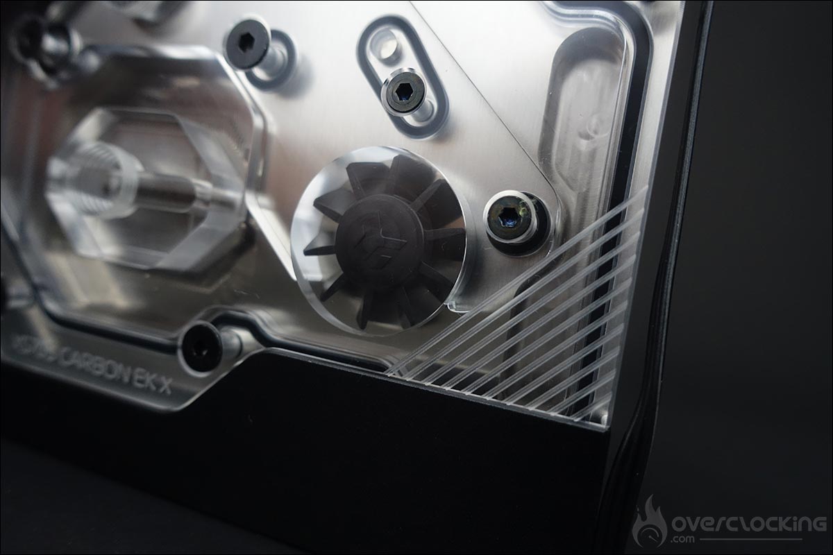 La carte mère MSI MPG X570S Carbon EK X