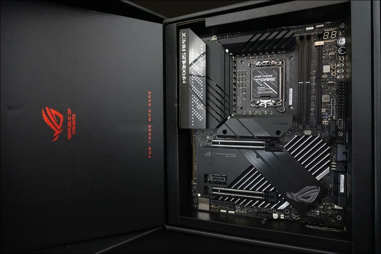 Unboxing La carte mère ROG Z690 APEX d'Asus