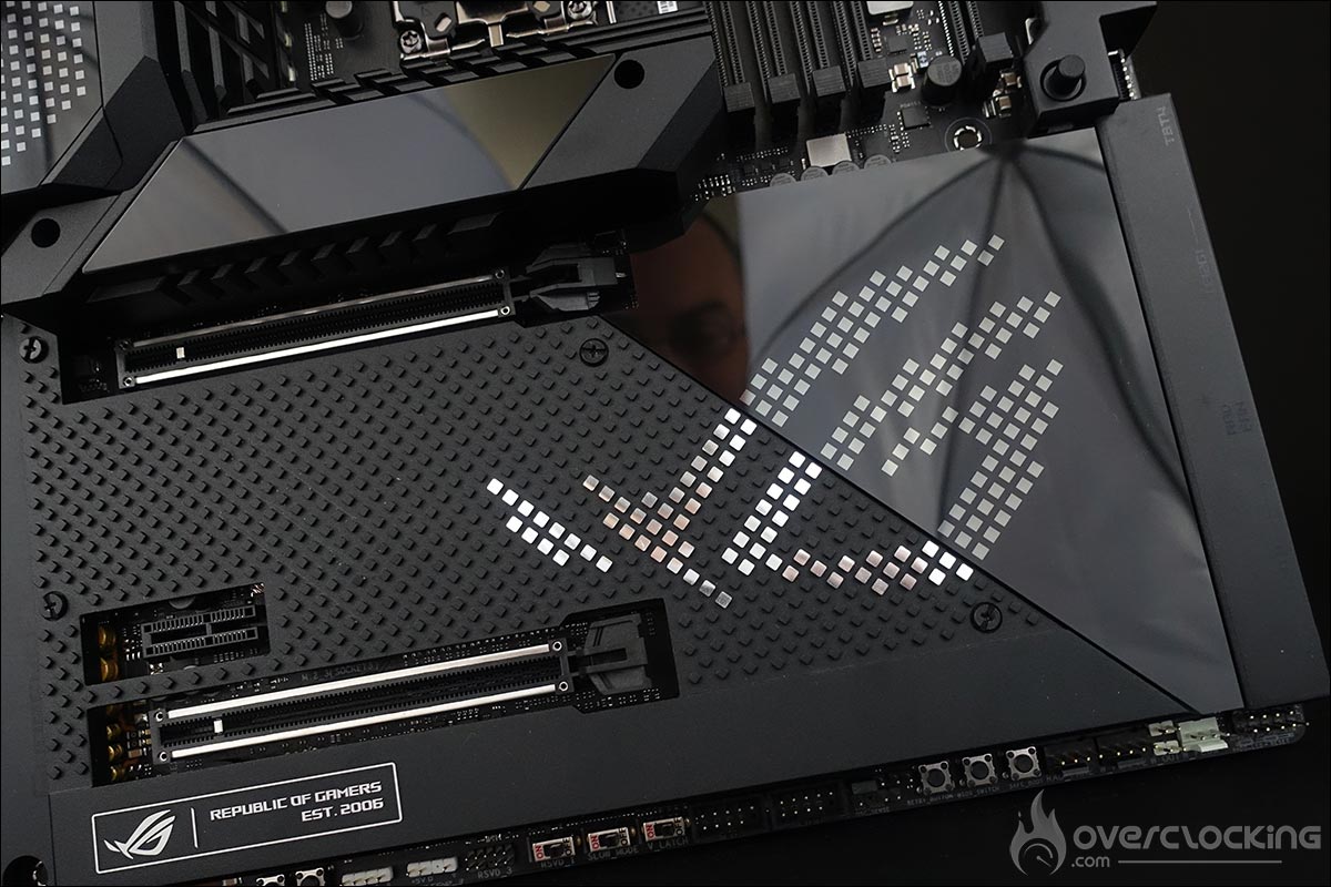 La carte mère ROG Z690 EXTREME d'Asus