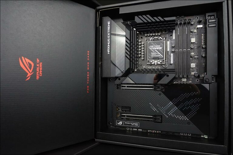 La carte mère ROG Z690 EXTREME d'Asus