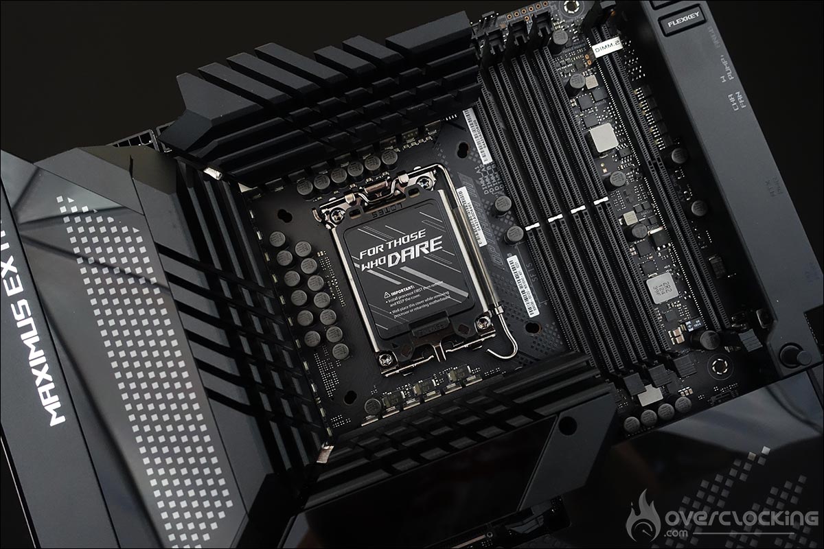 La carte mère ROG Z690 EXTREME d'Asus