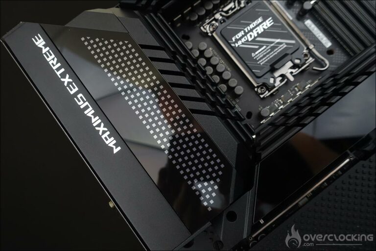 La carte mère ROG Z690 EXTREME d'Asus