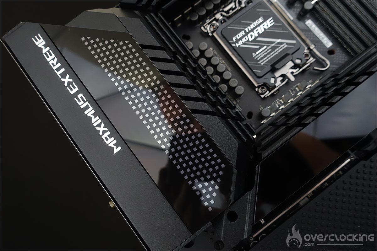La carte mère ROG Z690 EXTREME d'Asus