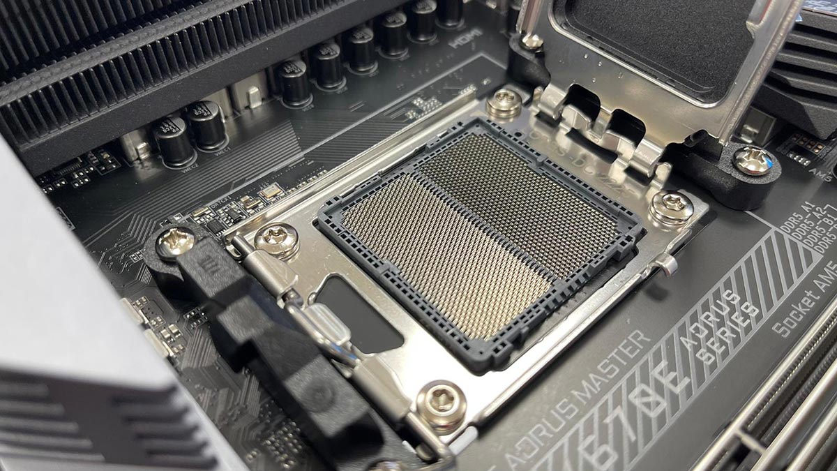 La carte mère AORUSX670E Master