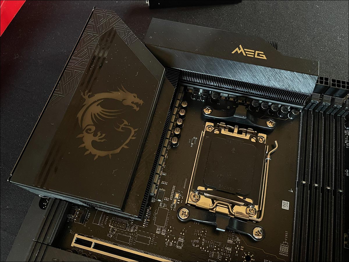 La carte mère MSI MEG X670E ACE