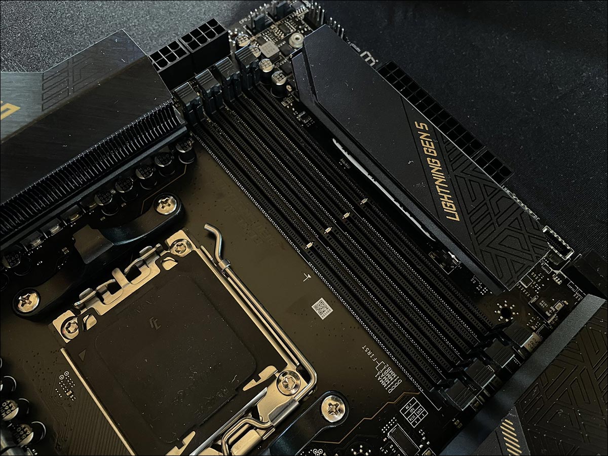 La carte mère MSI MEG X670E ACE