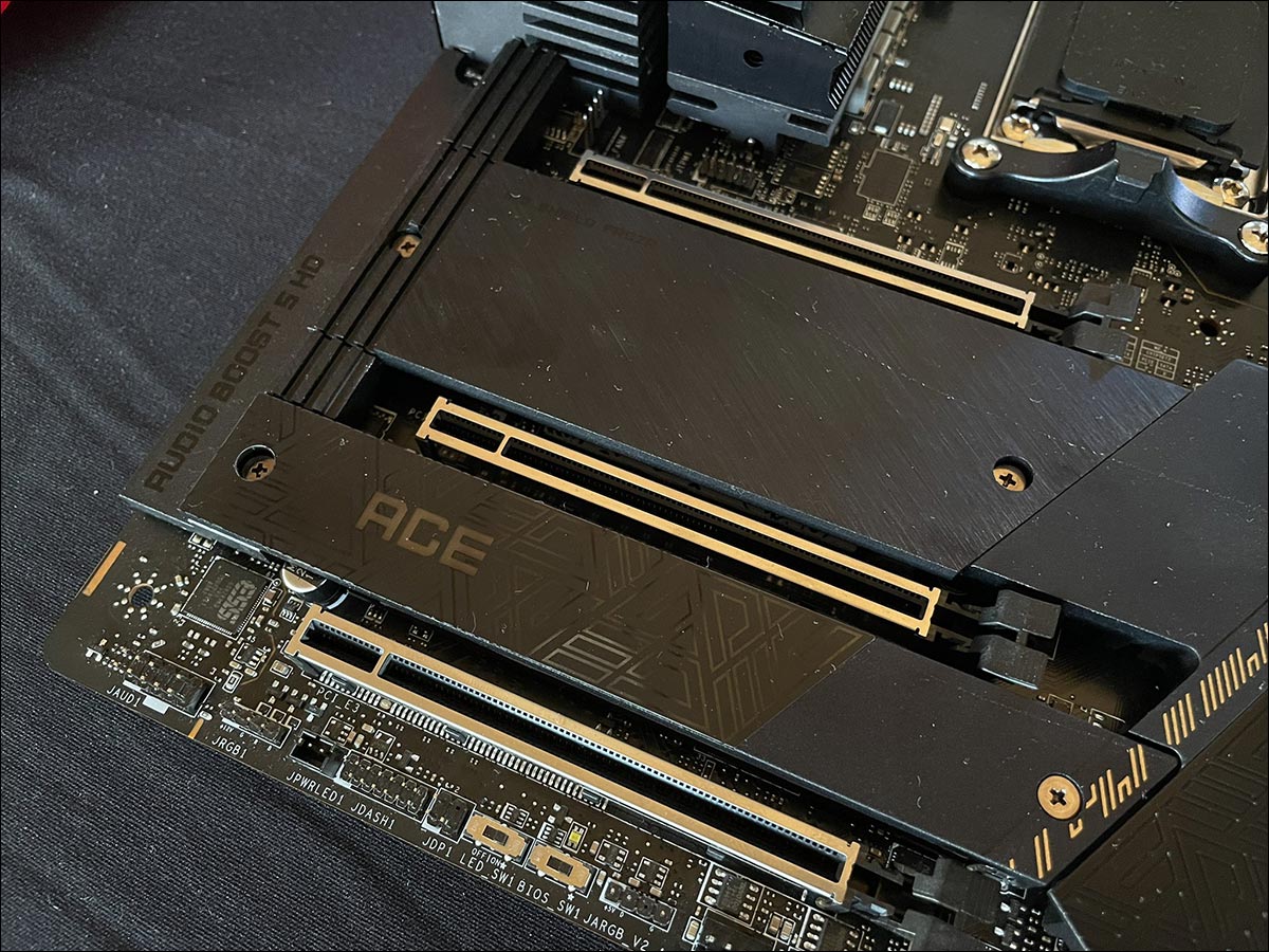 La carte mère MSI MEG X670E ACE