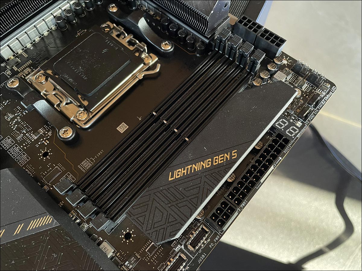 La carte mère MSI MEG X670E ACE