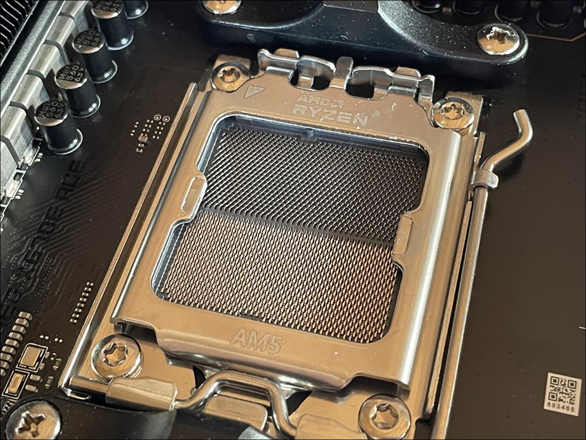 La carte mère MSI MEG X670E ACE