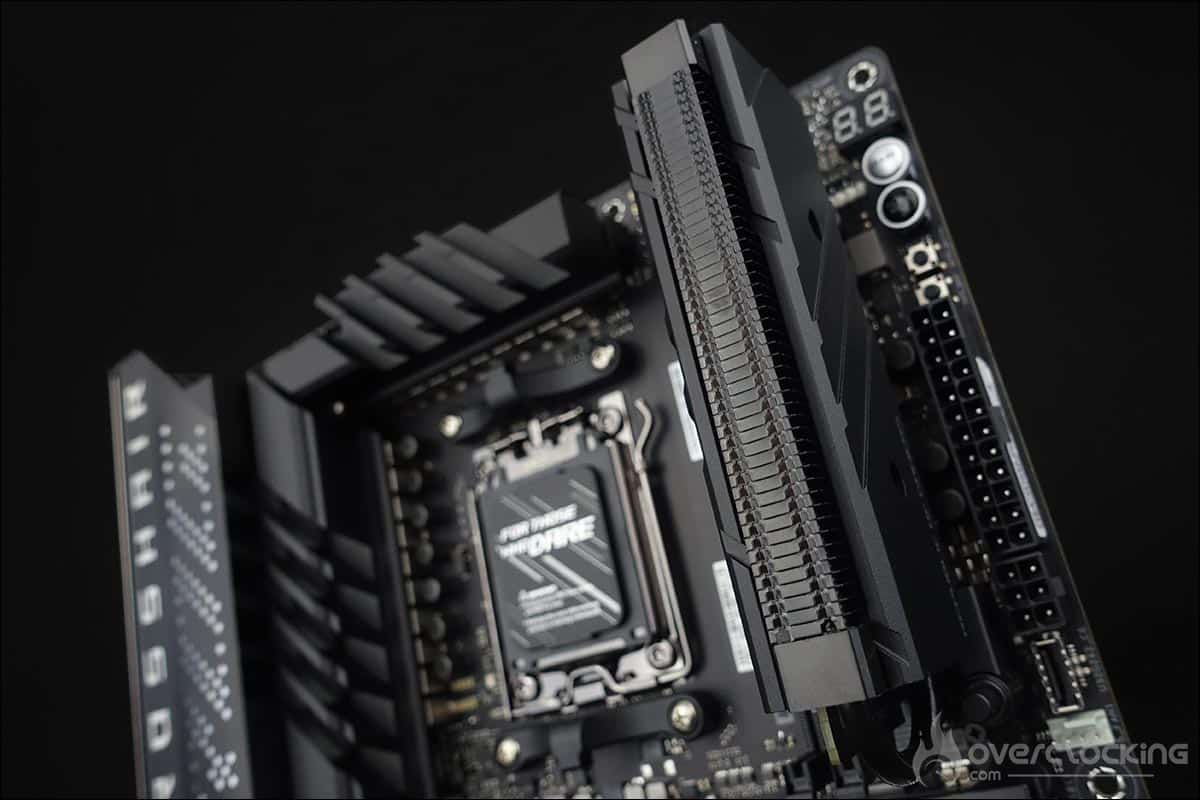 La carte mère ROG Crosshair X670E Gene d'Asus