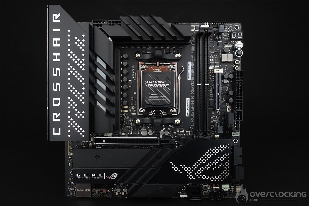La carte mère ROG Crosshair X670E Gene d'Asus