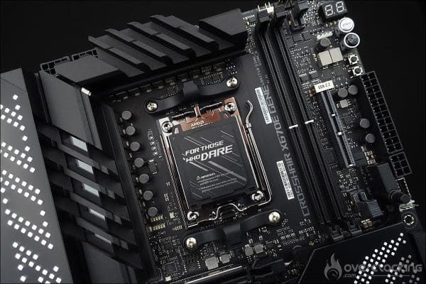 La carte mère ROG Crosshair X670E Gene d'Asus - AM5