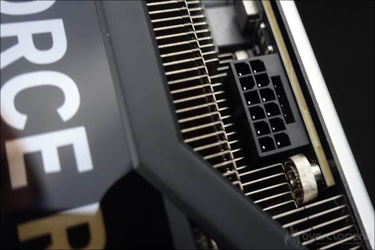 Du PCIe 8 broches ou du 12VHPWR pour la RTX 4070, au choix !