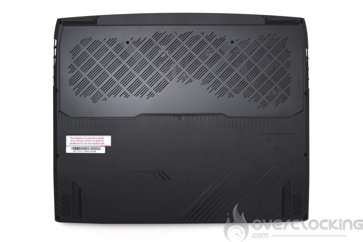 MSI Titan GT77 HX 13VI aérations